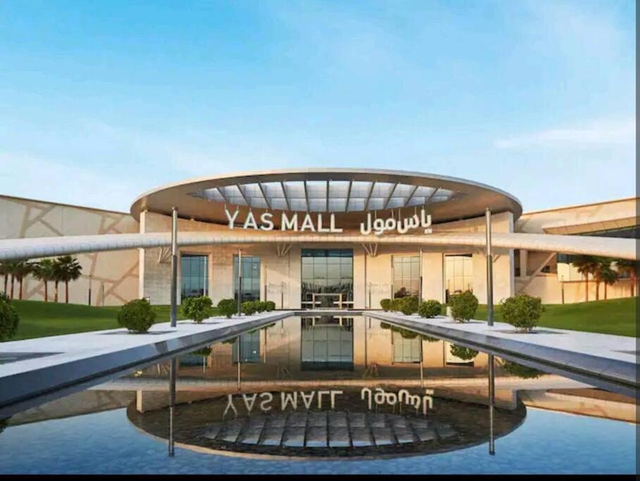 Апартаменти Cozy In Yas Island With Canal View *