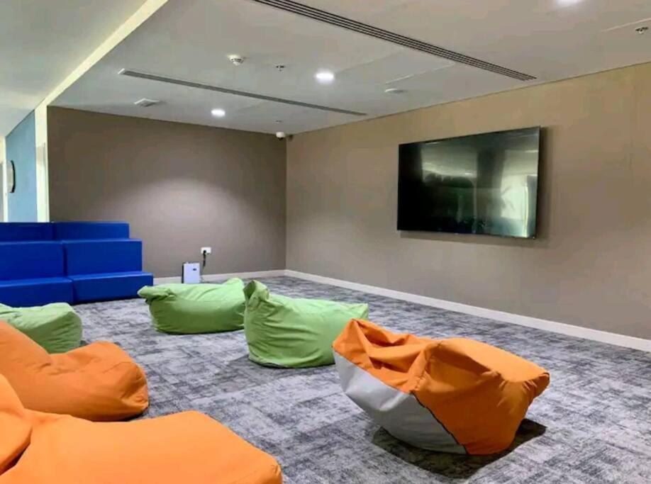 Cozy In Yas Island With Canal View Апартаменти Абу-Дабі