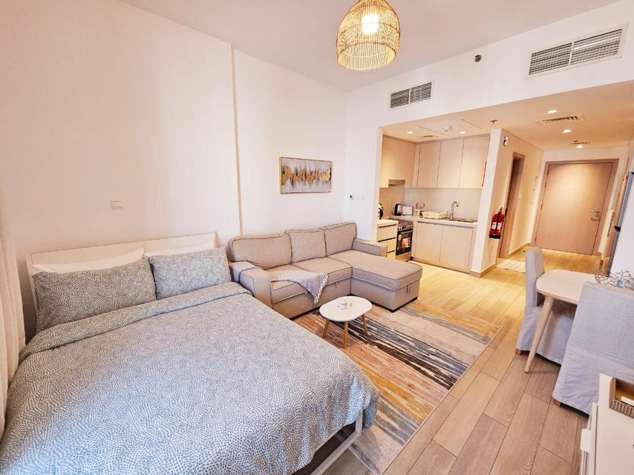 Apartment Cozy In Yas Island With Canal View Abu Dhabi